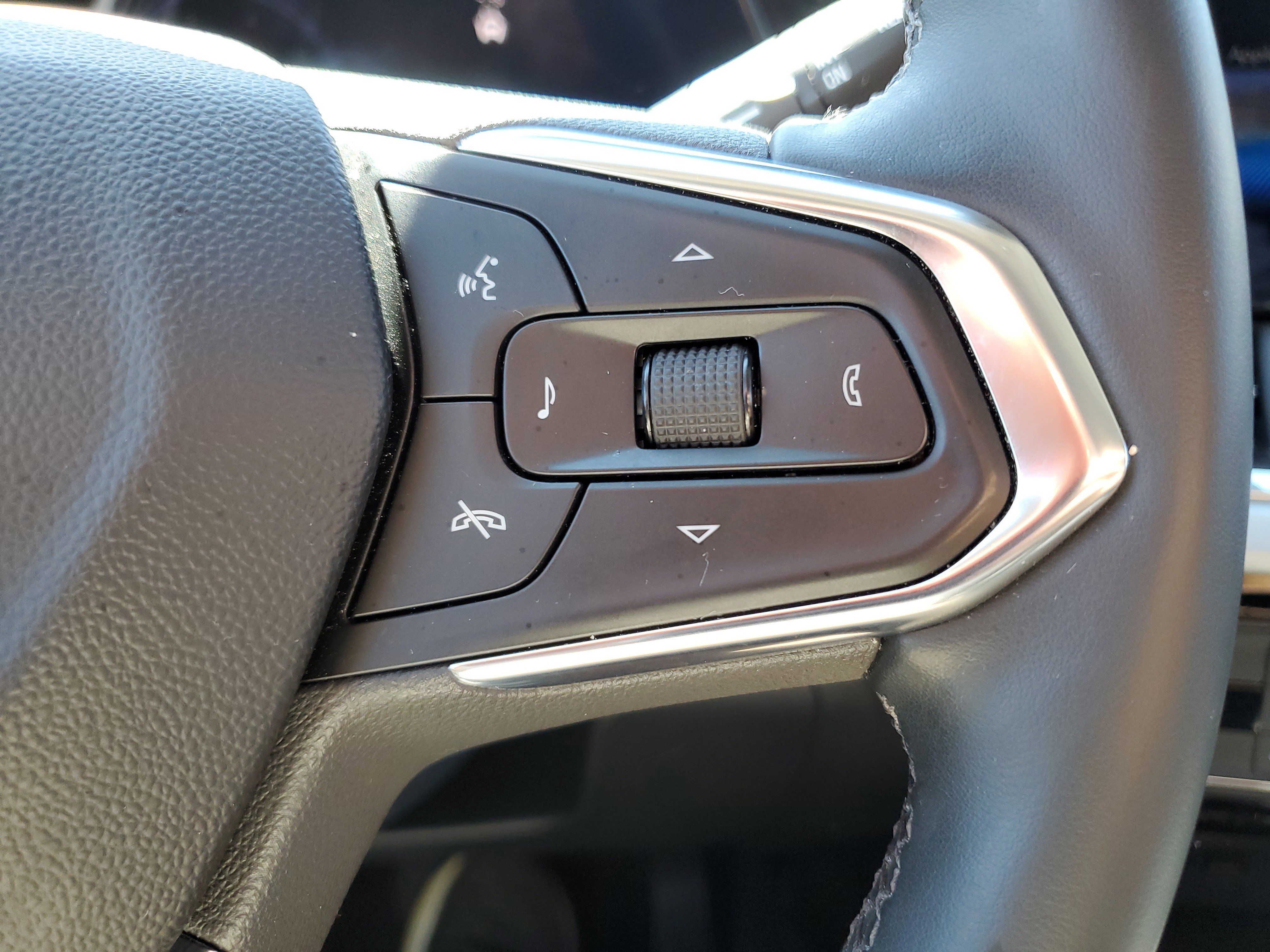 Used 2024 Chevrolet Trax LT w/ Driver Confidence Package FWD image 20