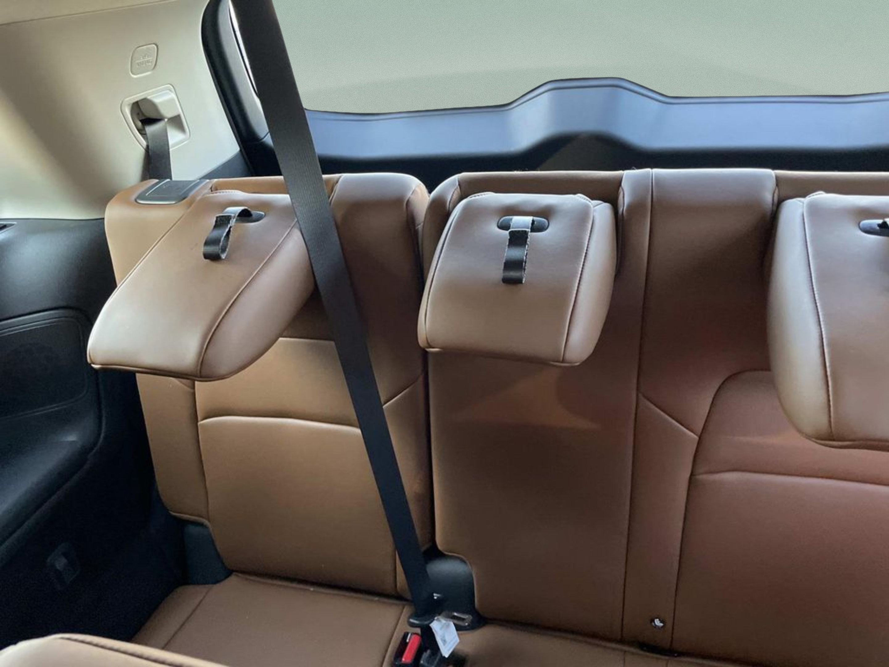 Used 2025 Nissan Pathfinder Platinum w/ Cargo Package FWD image 12