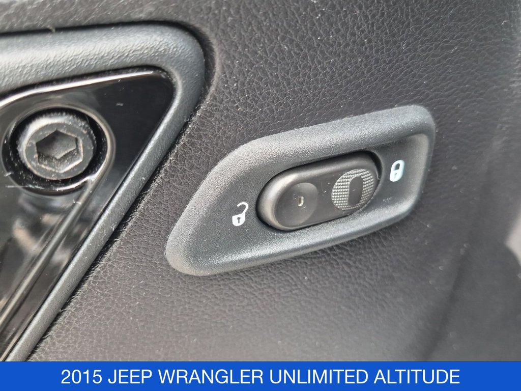 Used 2015 Jeep Wrangler Unlimited Sahara AWD/4WD image 12