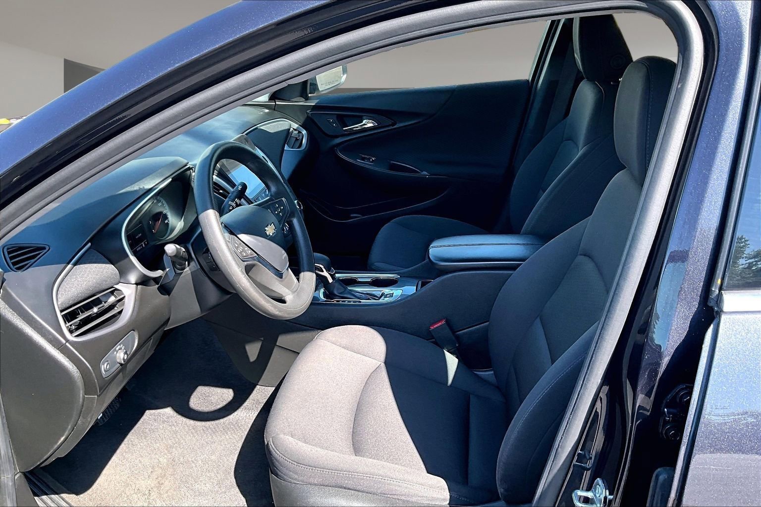 Used 2023 Chevrolet Malibu LT FWD image 21
