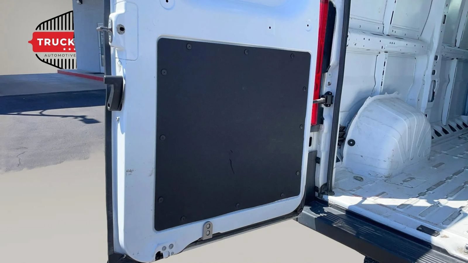 Used 2025 RAM ProMaster 2500 w/ Convenience Group FWD image 30