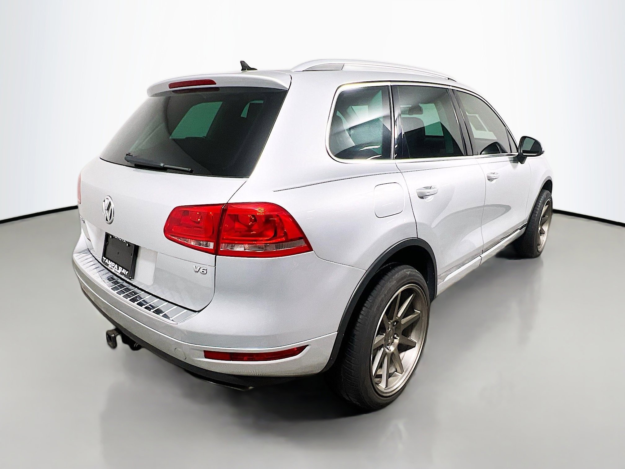 Used 2014 Volkswagen Touareg Sport image 4