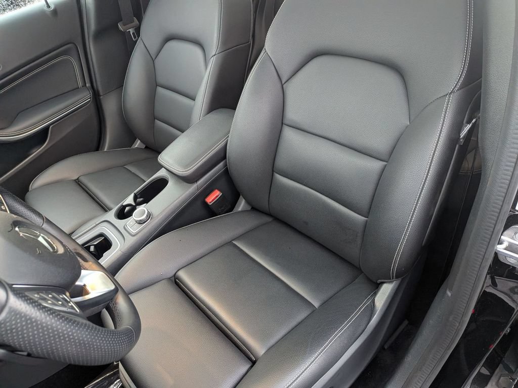 Used 2020 Mercedes-Benz GLA 250 4MATIC w/ Premium Package image 15