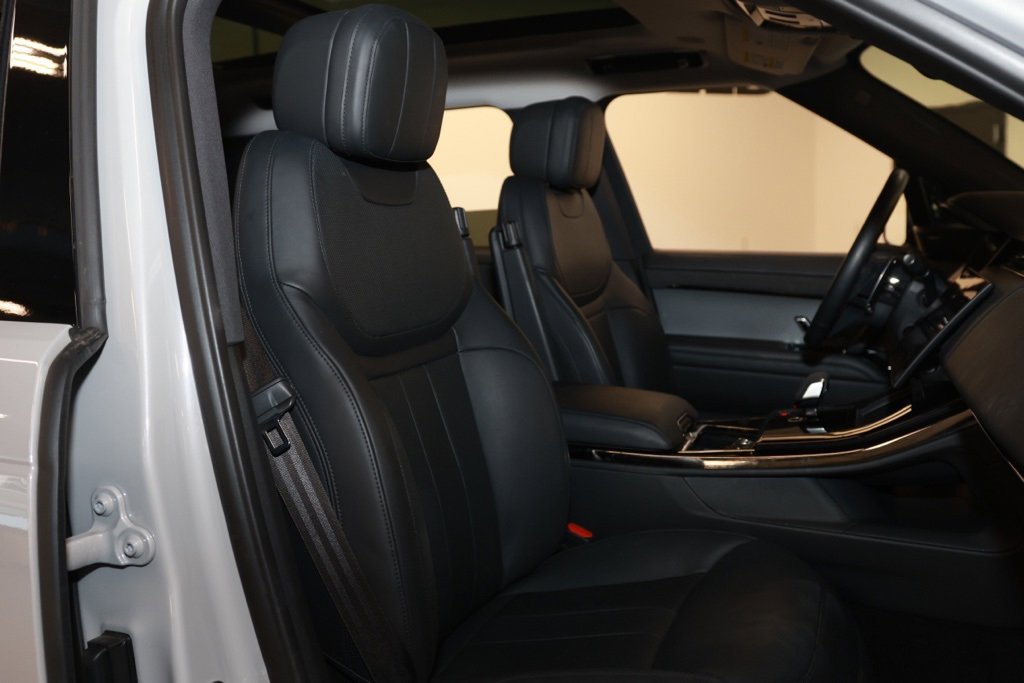 Used 2024 Land Rover Range Rover Sport SE image 16
