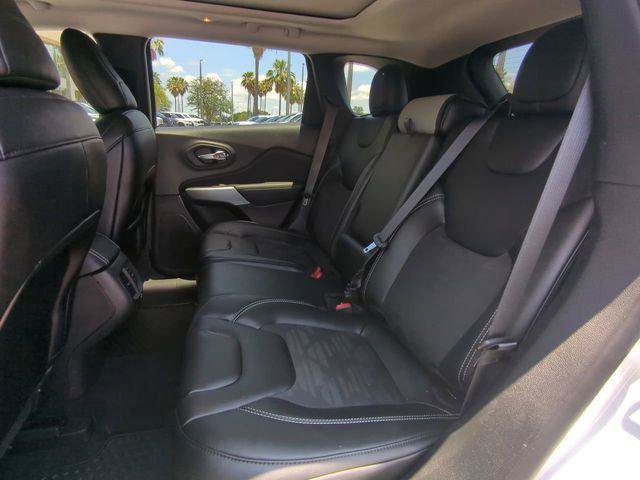 Certified 2022 Jeep Cherokee Latitude w/ Sun & Sound Group AWD/4WD image 15