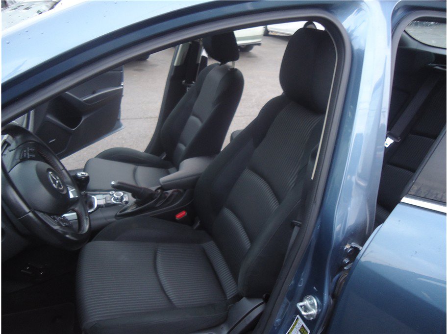 Used 2014 MAZDA MAZDA3 i Touring w/ Technology Package FWD image 11