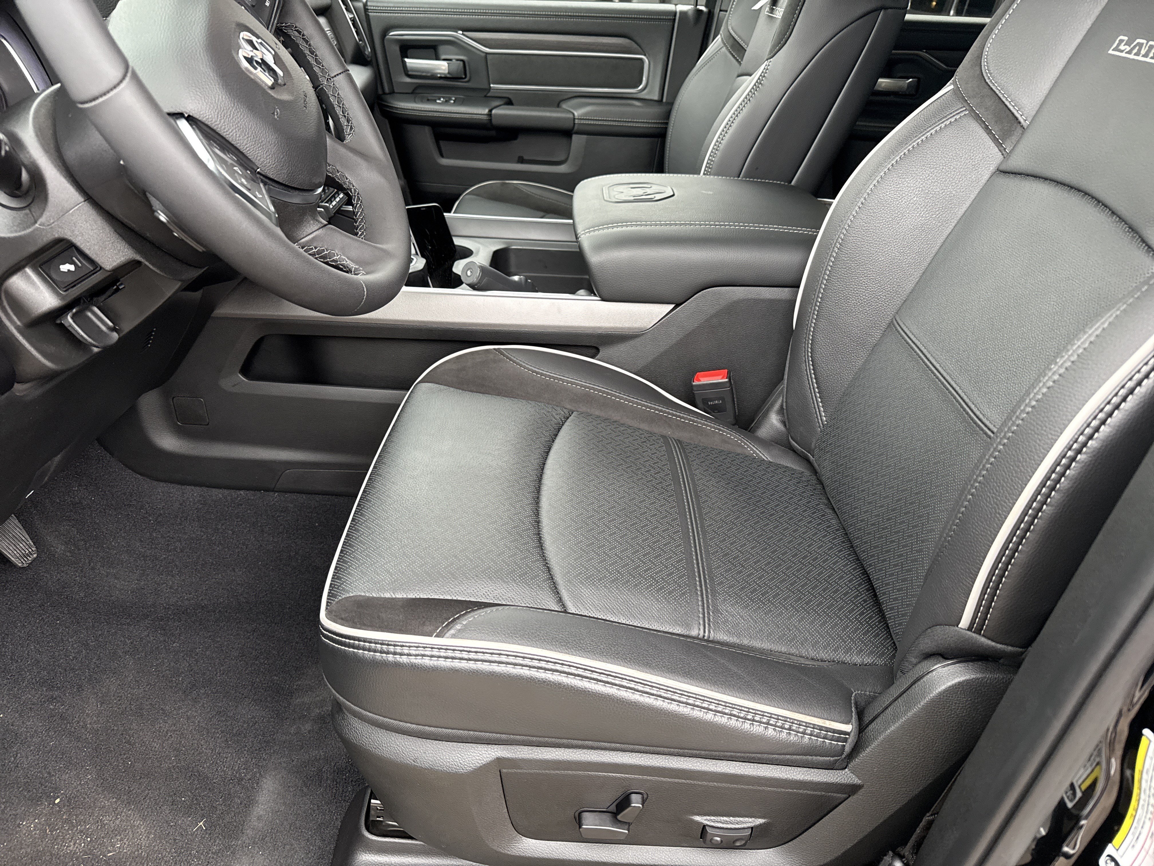 New 2025 RAM 2500 Laramie w/ Towing Technology Group AWD/4WD image 9