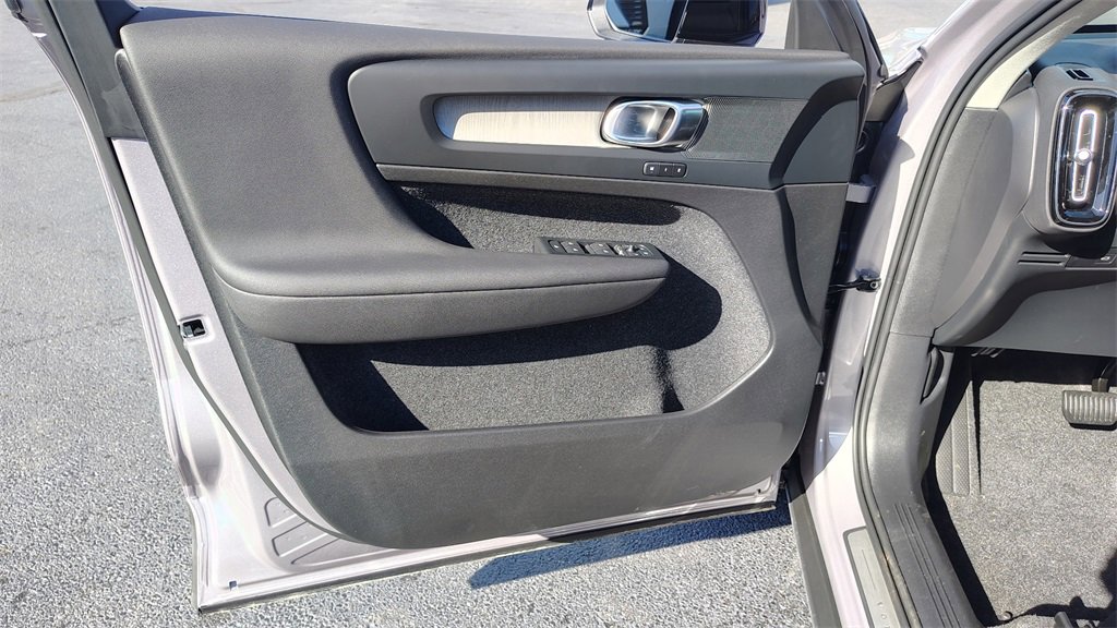 New 2026 Volvo XC40 B5 Plus w/ Protection Package Premier image 7