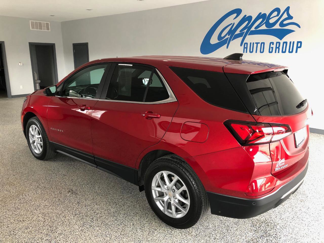 Used 2023 Chevrolet Equinox LT image 2