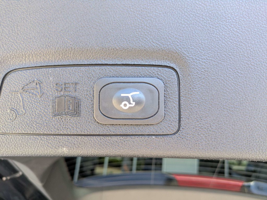 Used 2018 Lincoln MKC Select w/ Select Plus Package FWD image 14