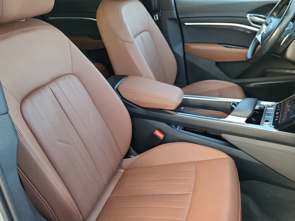 Used 2022 Audi e-tron Premium Plus w/ Premium Plus Package image 19