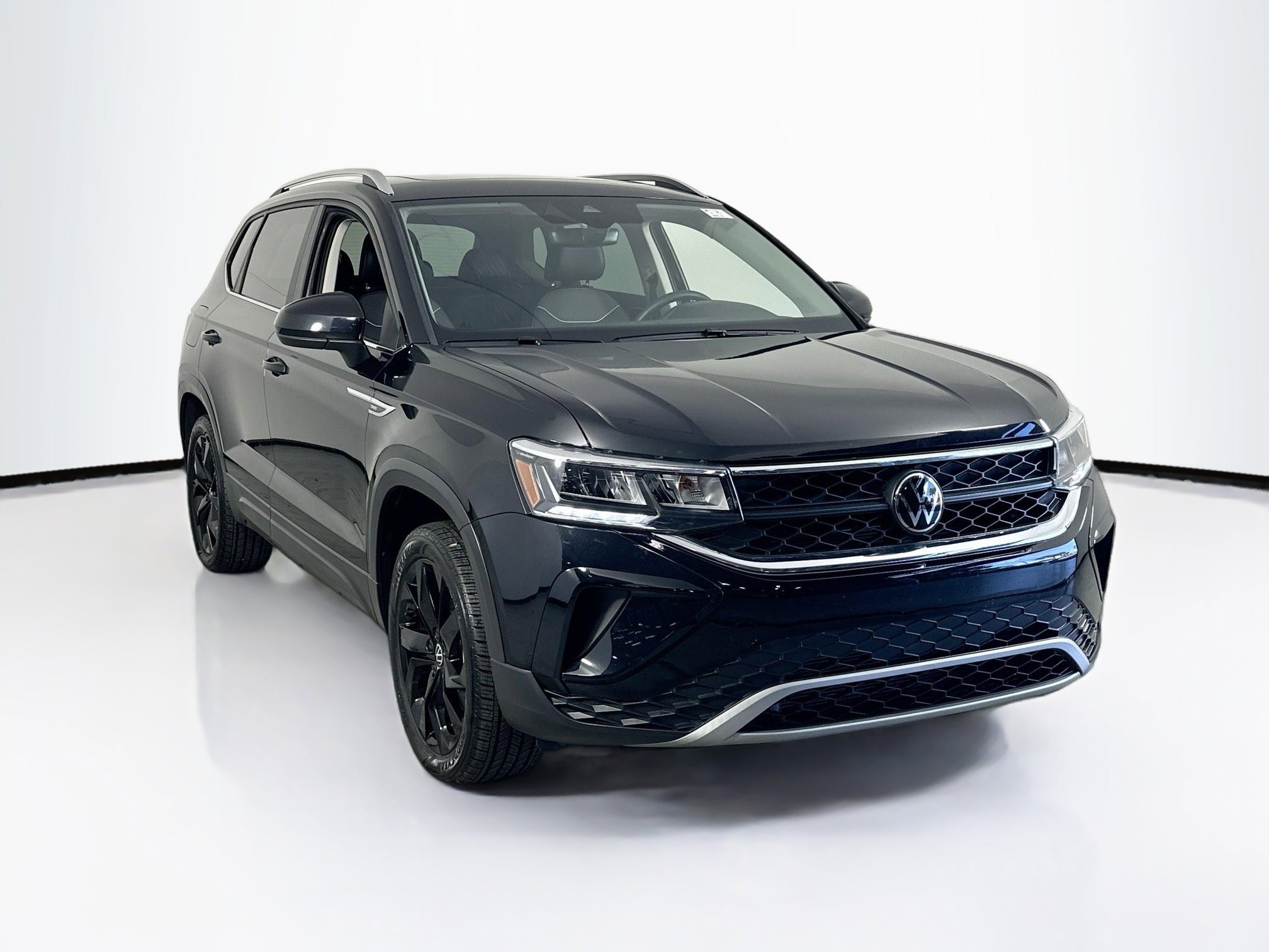 Used 2023 Volkswagen Taos SE image 3