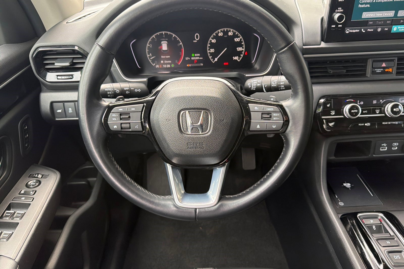 Used 2025 Honda Pilot Touring image 18