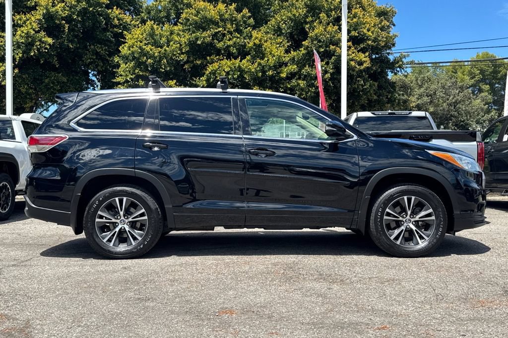 Certified 2016 Toyota Highlander XLE w/ Protection Package #3 AWD/4WD image 2