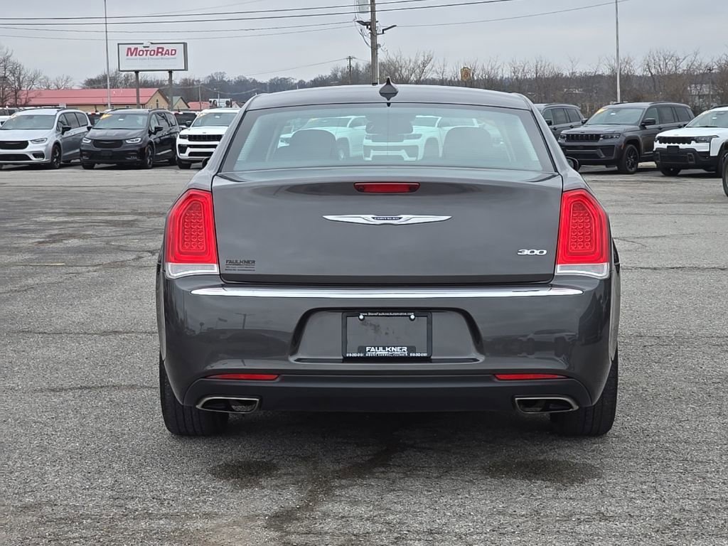 Certified 2018 Chrysler 300 Touring w/ Driver Convenience Group image 6