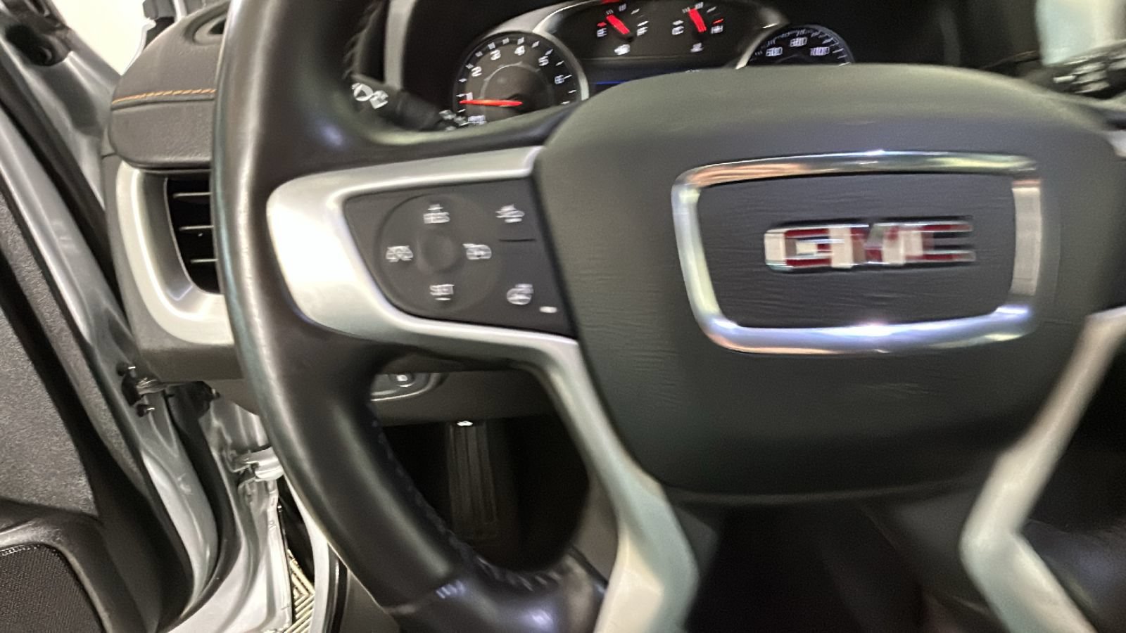 Used 2021 GMC Terrain SLT FWD image 17