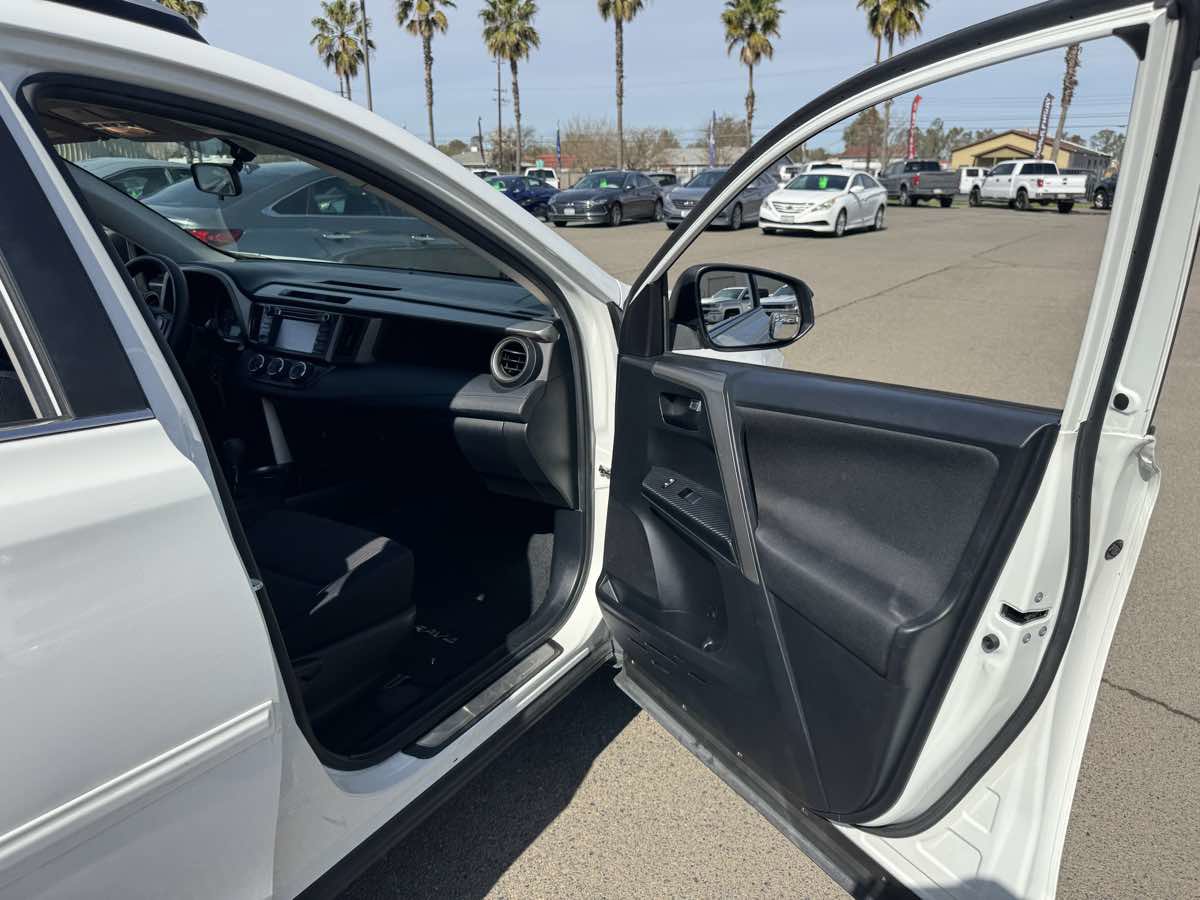 Used 2015 Toyota RAV4 LE image 15