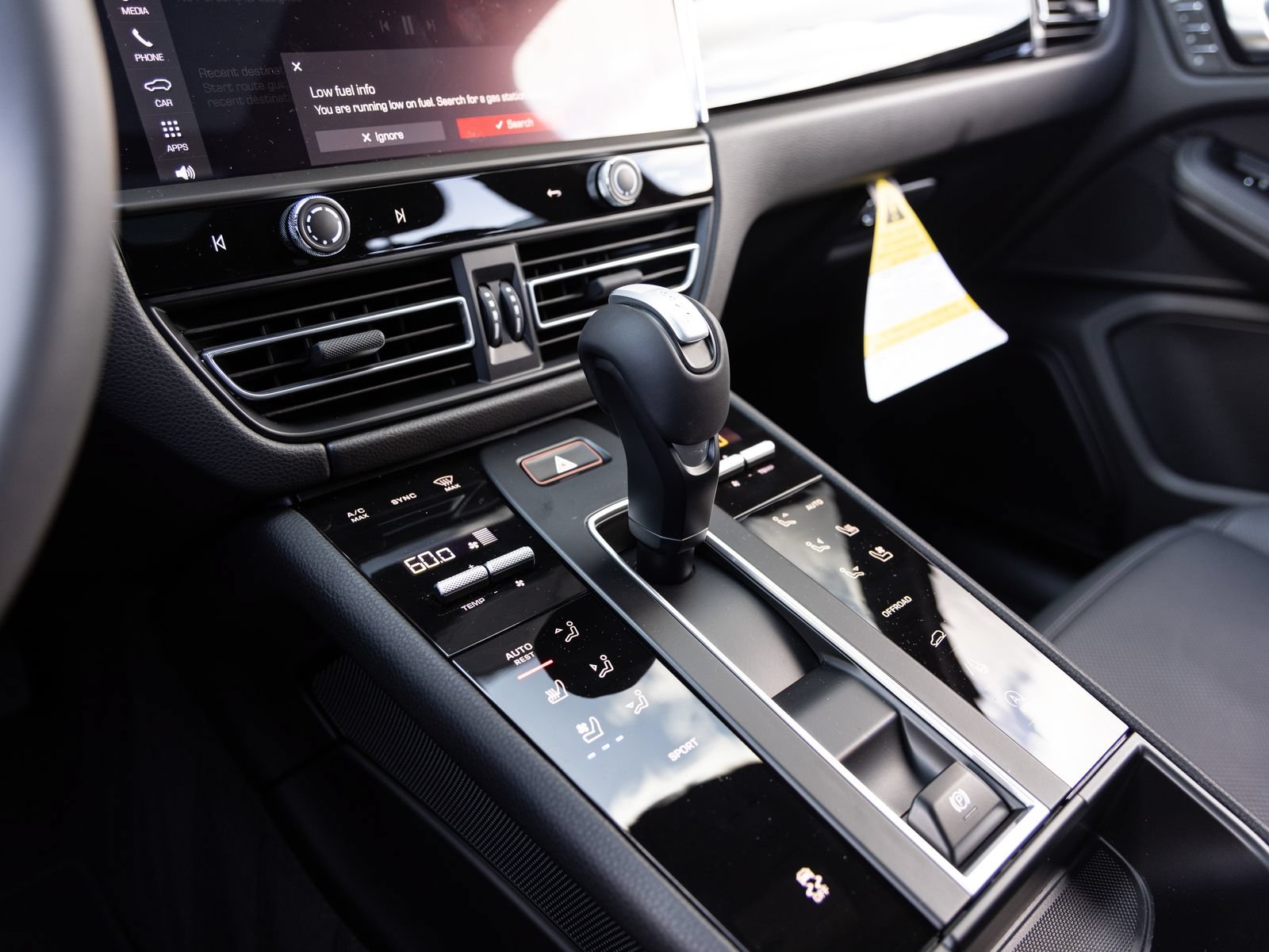 Certified 2026 Porsche Macan AWD/4WD image 17