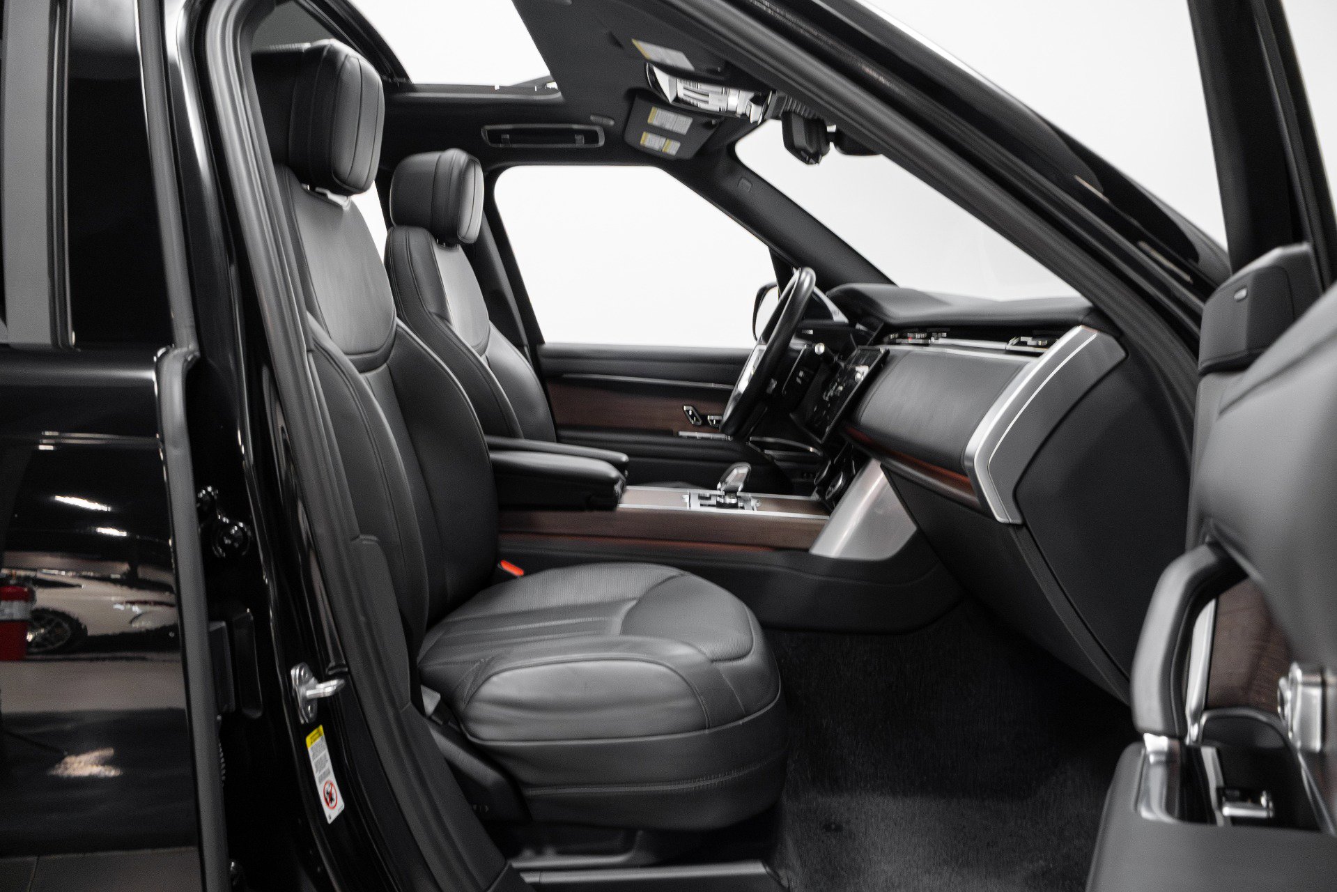 Used 2023 Land Rover Range Rover Long Wheelbase SE image 21