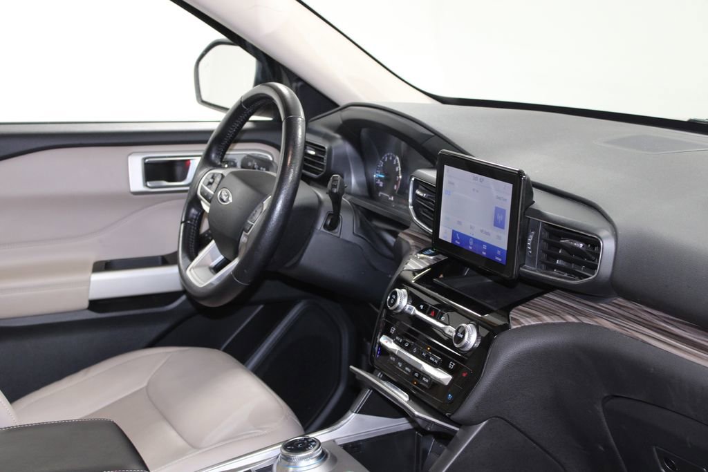 Used 2021 Ford Explorer Limited w/ Equipment Group 301A image 32