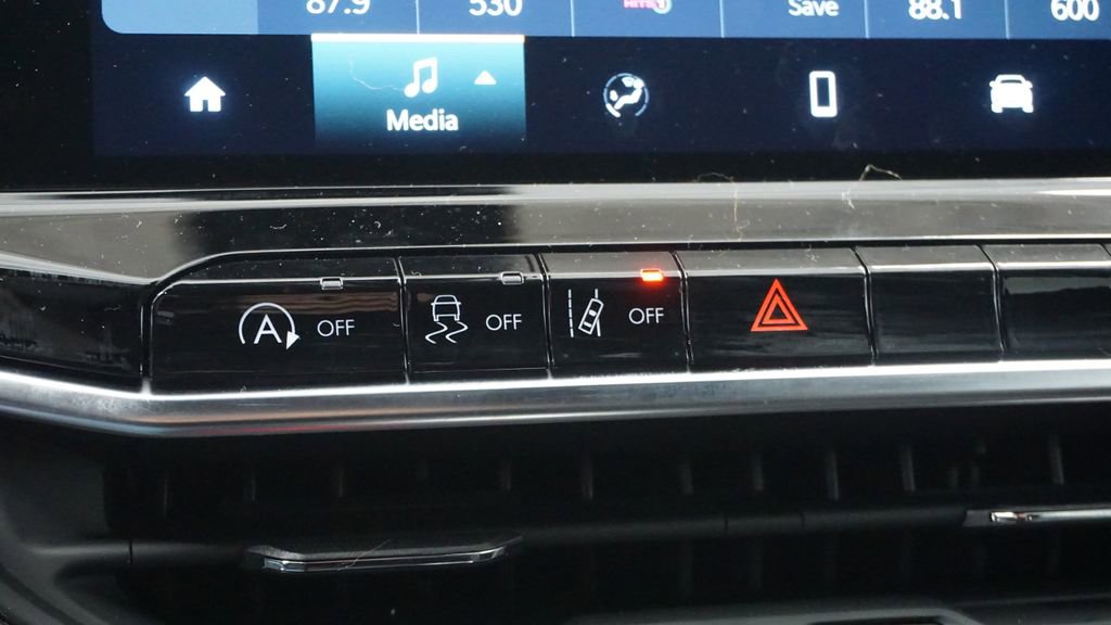 New 2026 Jeep Compass Latitude AWD/4WD image 40