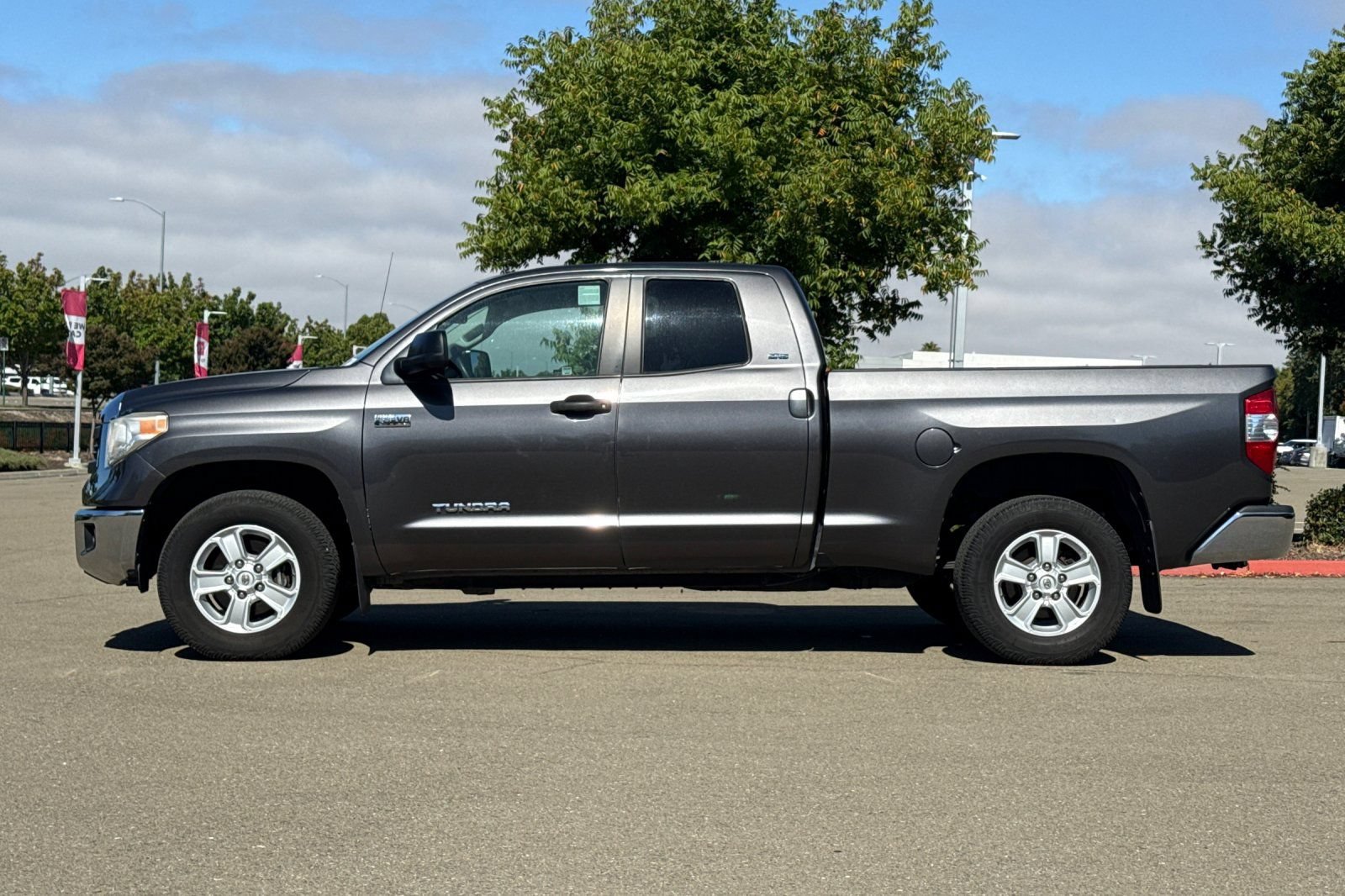 Used 2015 Toyota Tundra SR5 w/ SR5 Upgrade Package RWD image 7