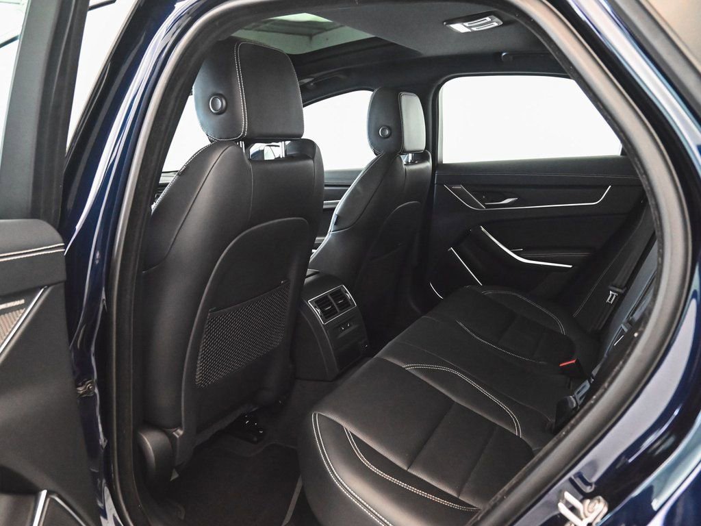 Used 2023 Jaguar XF R-Dynamic SE image 31