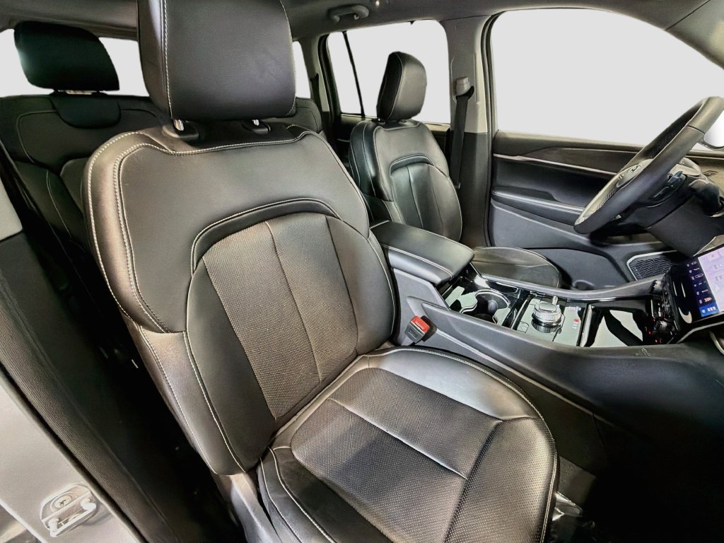 Used 2023 Jeep Grand Cherokee 4WD 4xe w/ Luxury Tech Group II image 26
