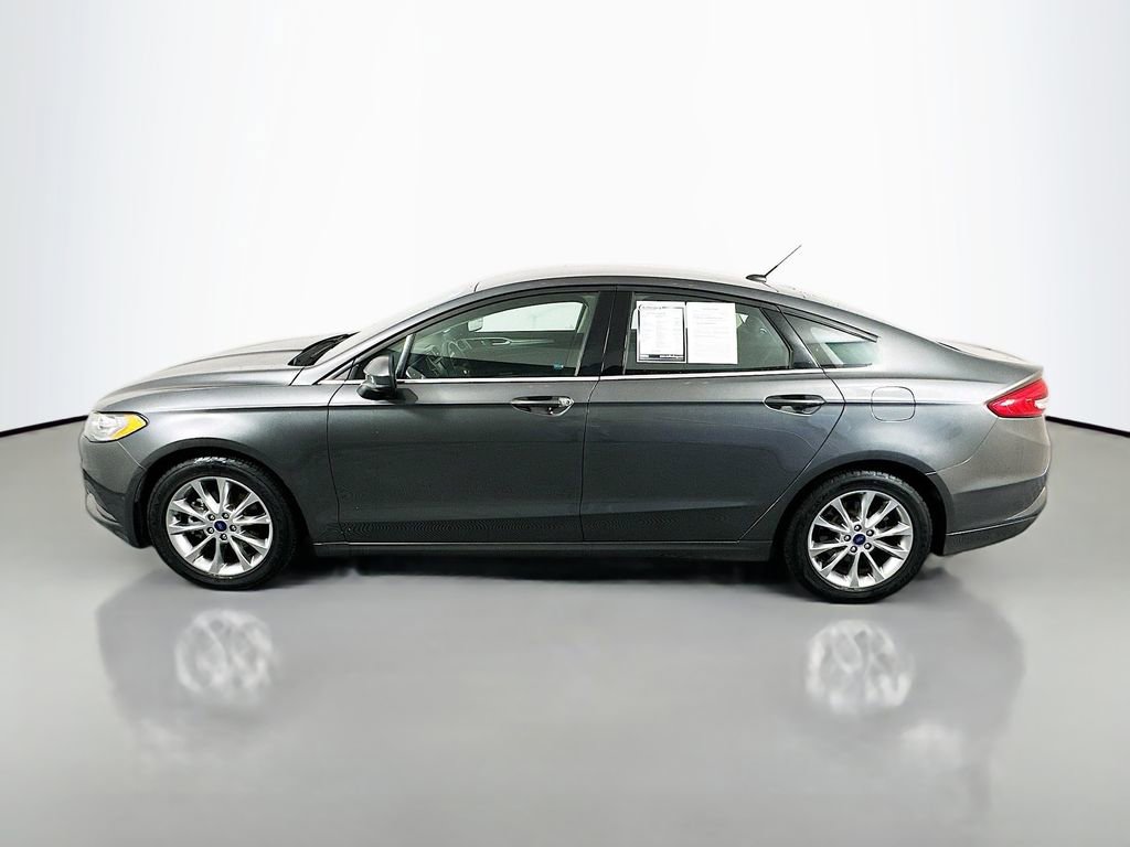 Used 2017 Ford Fusion SE image 4