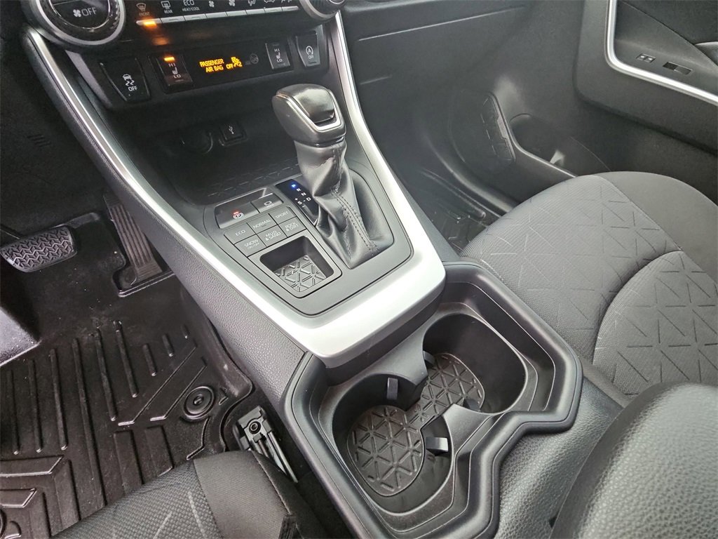 Used 2020 Toyota RAV4 XLE image 29
