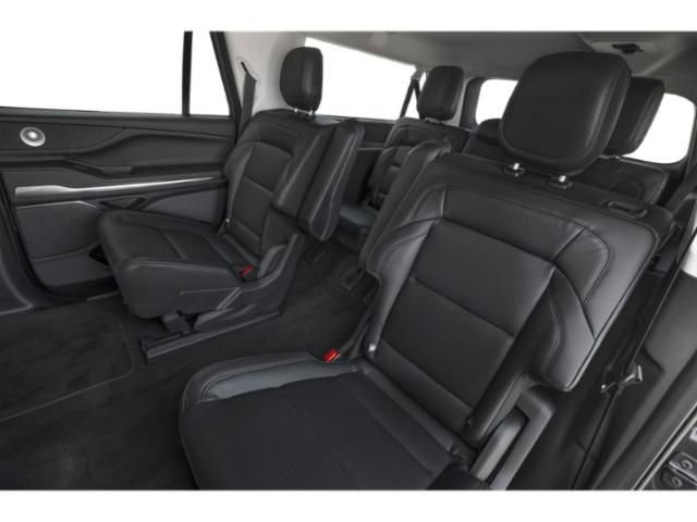 Used 2025 Lincoln Navigator L Reserve image 12