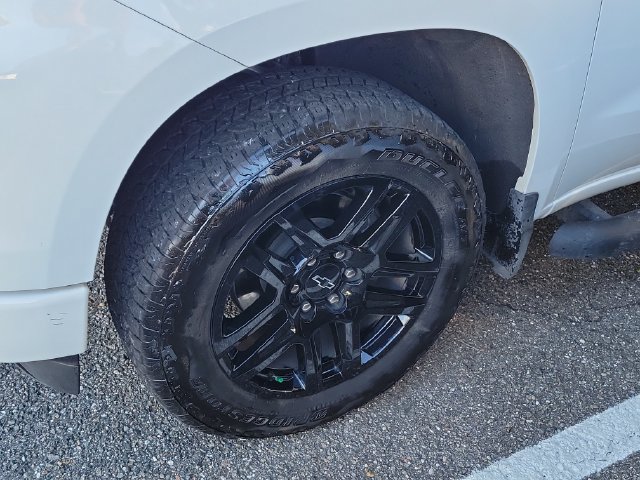 Used 2025 Chevrolet Silverado 1500 Custom w/ Turbomax Blackout Package AWD/4WD image 4