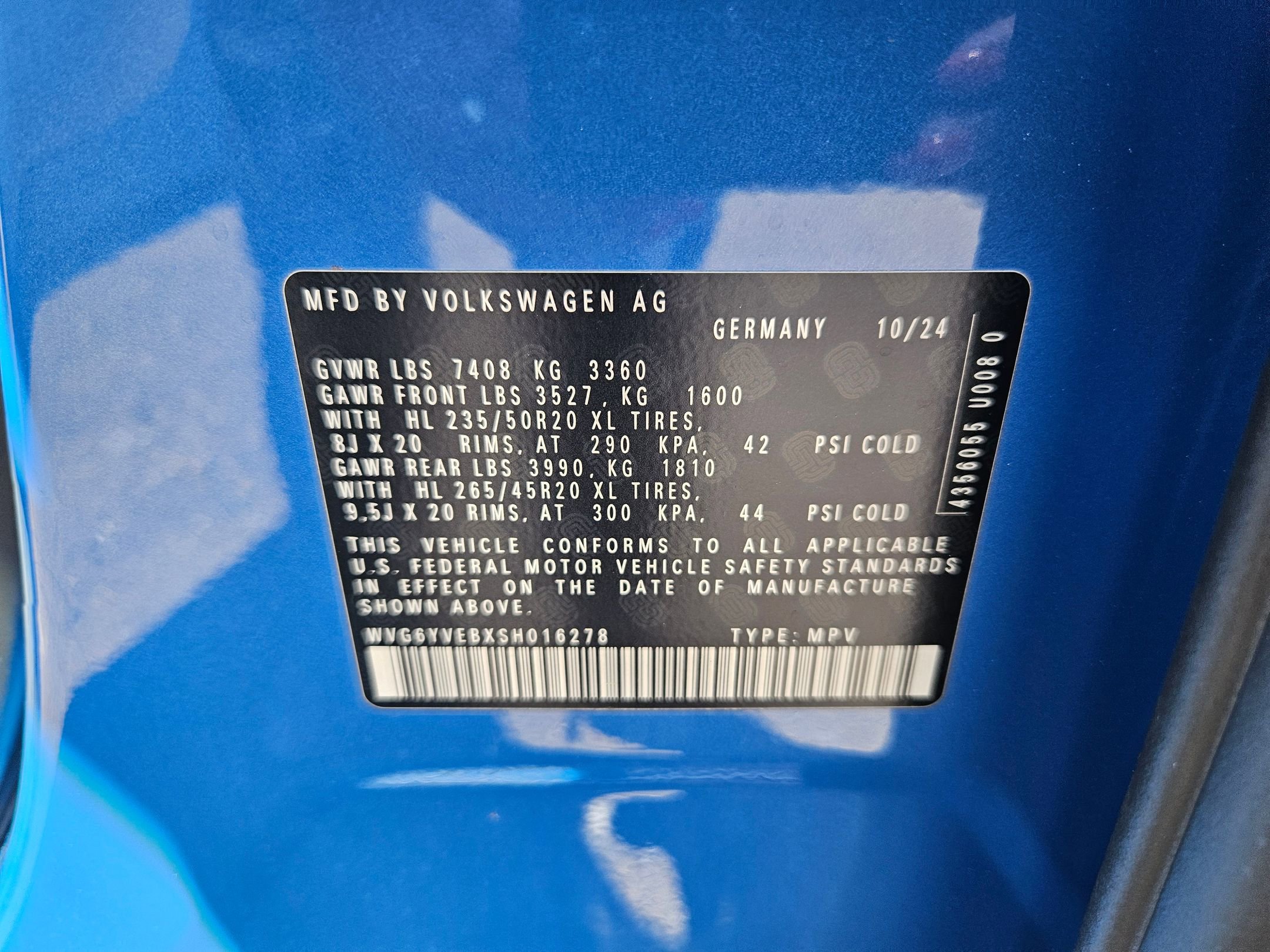 New 2025 Volkswagen ID. Buzz 1st Edition AWD/4WD image 37