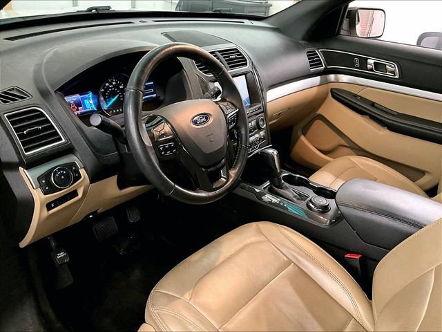 Used 2017 Ford Explorer XLT w/ Equipment Group 202A AWD/4WD image 13