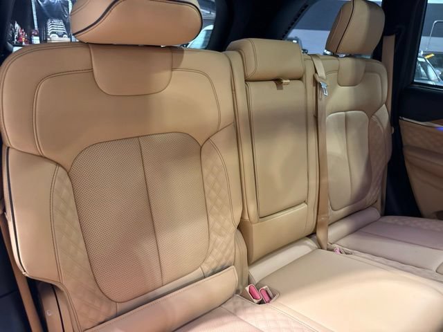 Used 2023 Jeep Grand Cherokee Summit AWD/4WD image 28