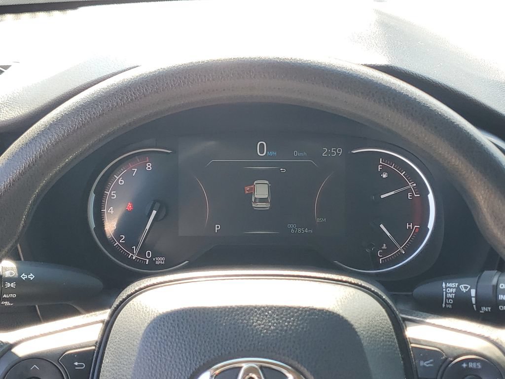 Used 2023 Toyota RAV4 XLE AWD/4WD image 3