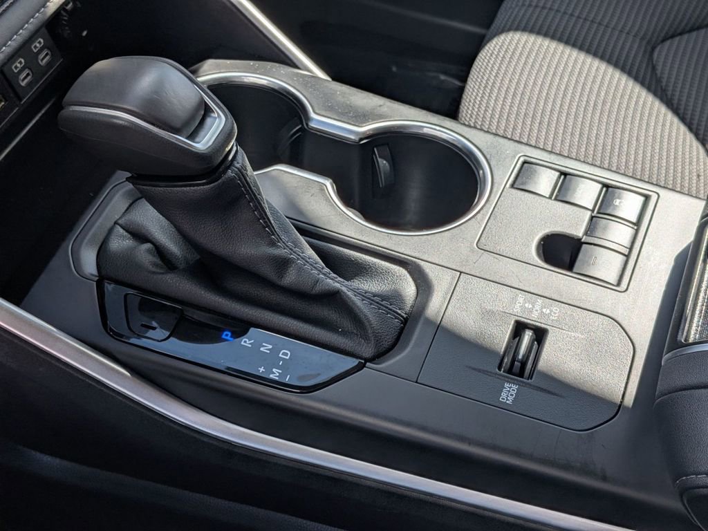 Used 2025 Toyota Highlander LE image 24