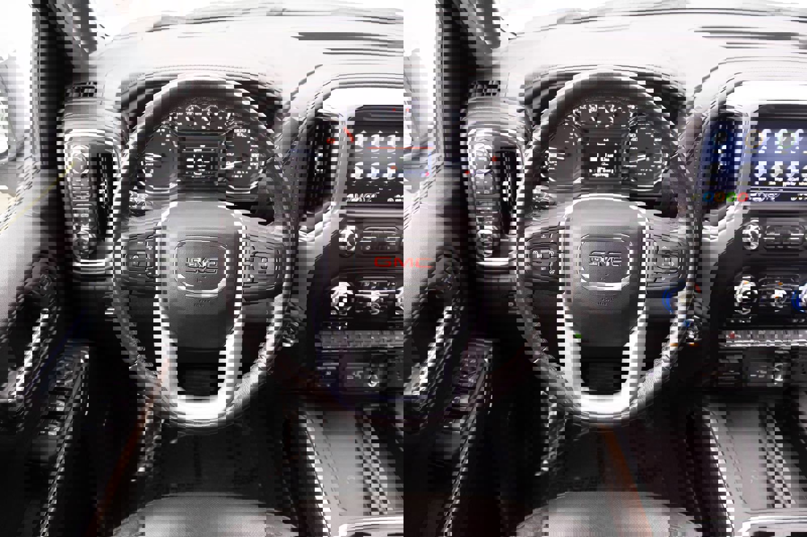 Used 2020 GMC Sierra 1500 SLT image 2