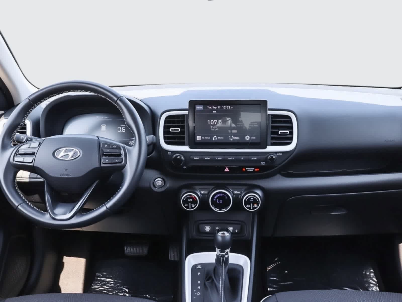 Used 2026 Hyundai Venue SEL FWD image 17