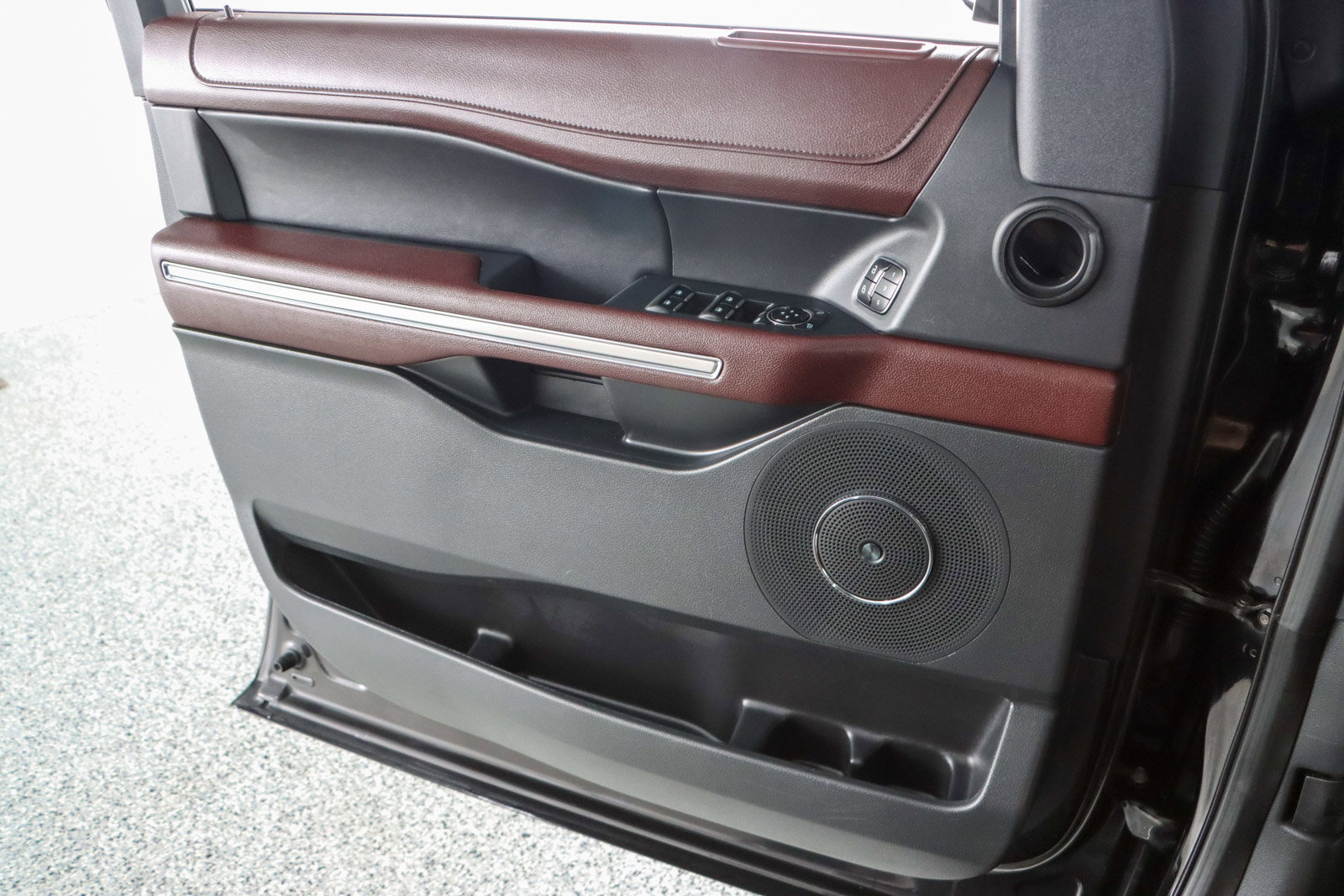 Used 2023 Ford Expedition Limited image 25