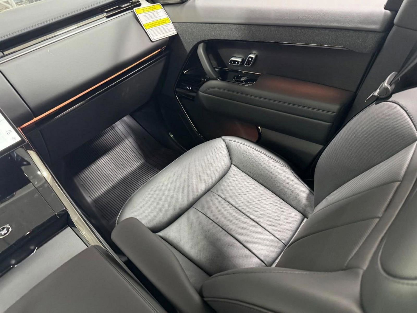 New 2026 Land Rover Range Rover Sport SE image 17