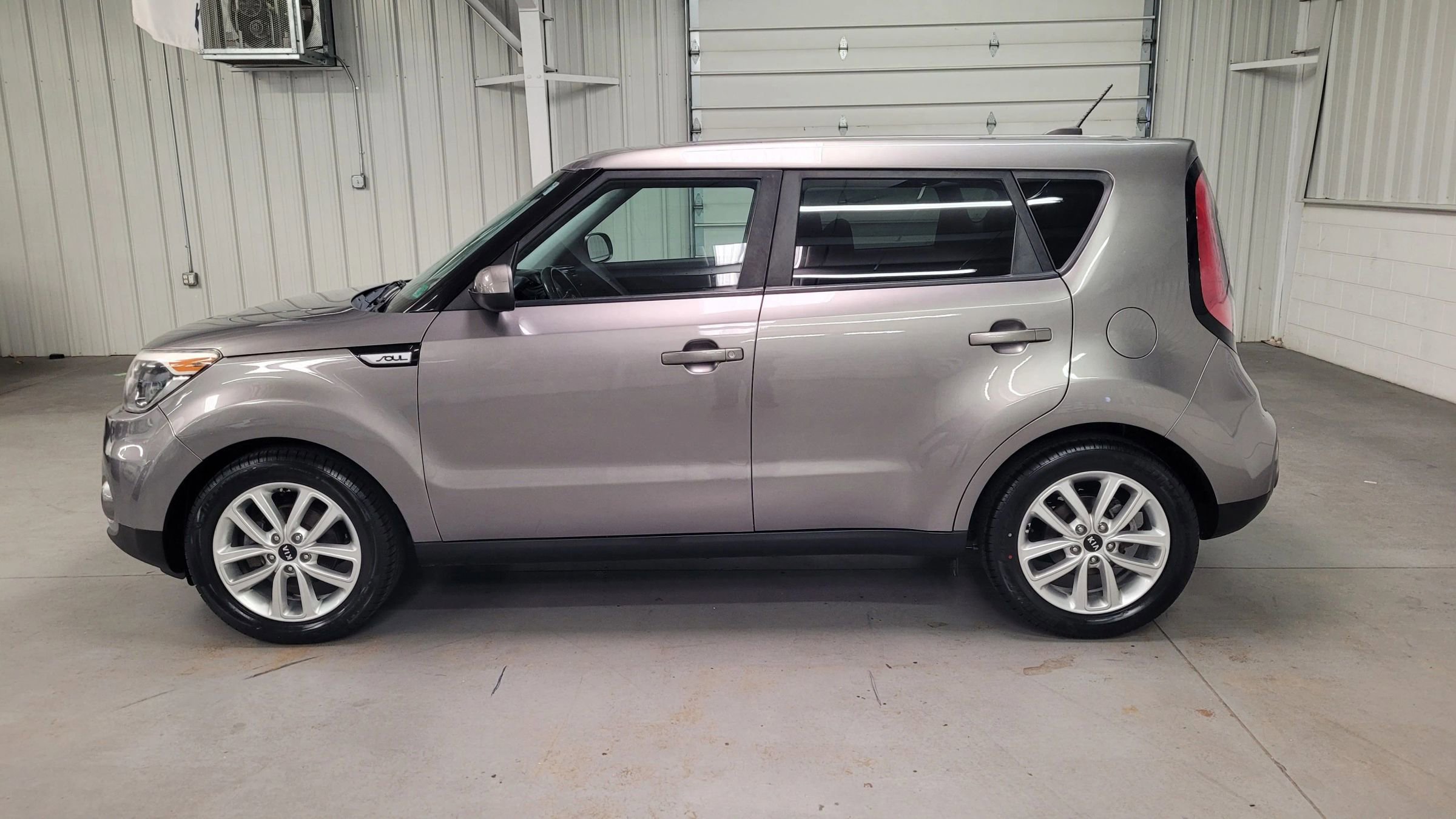 Used 2018 Kia Soul + image 3