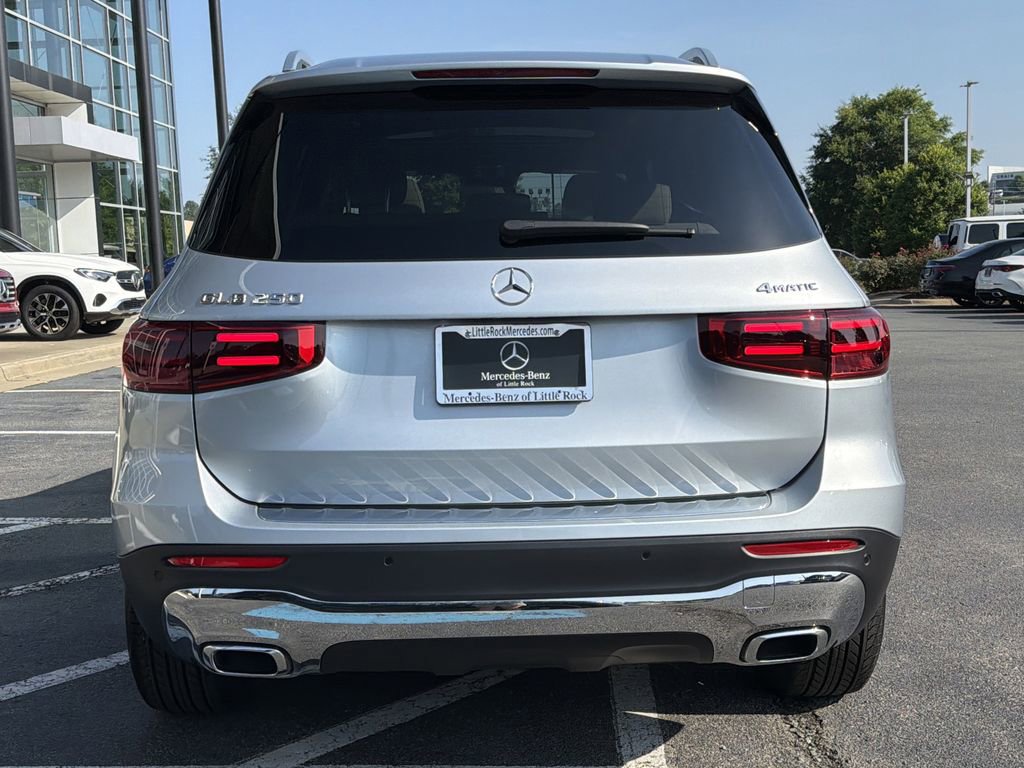 Used 2026 Mercedes-Benz GLB 250 4MATIC image 4