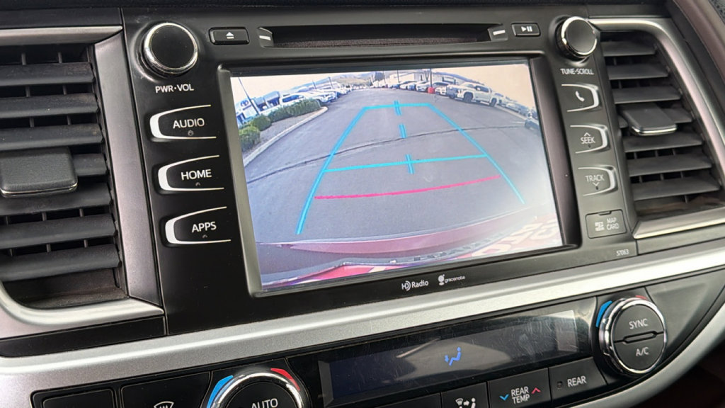 Used 2014 Toyota Highlander XLE AWD/4WD image 16