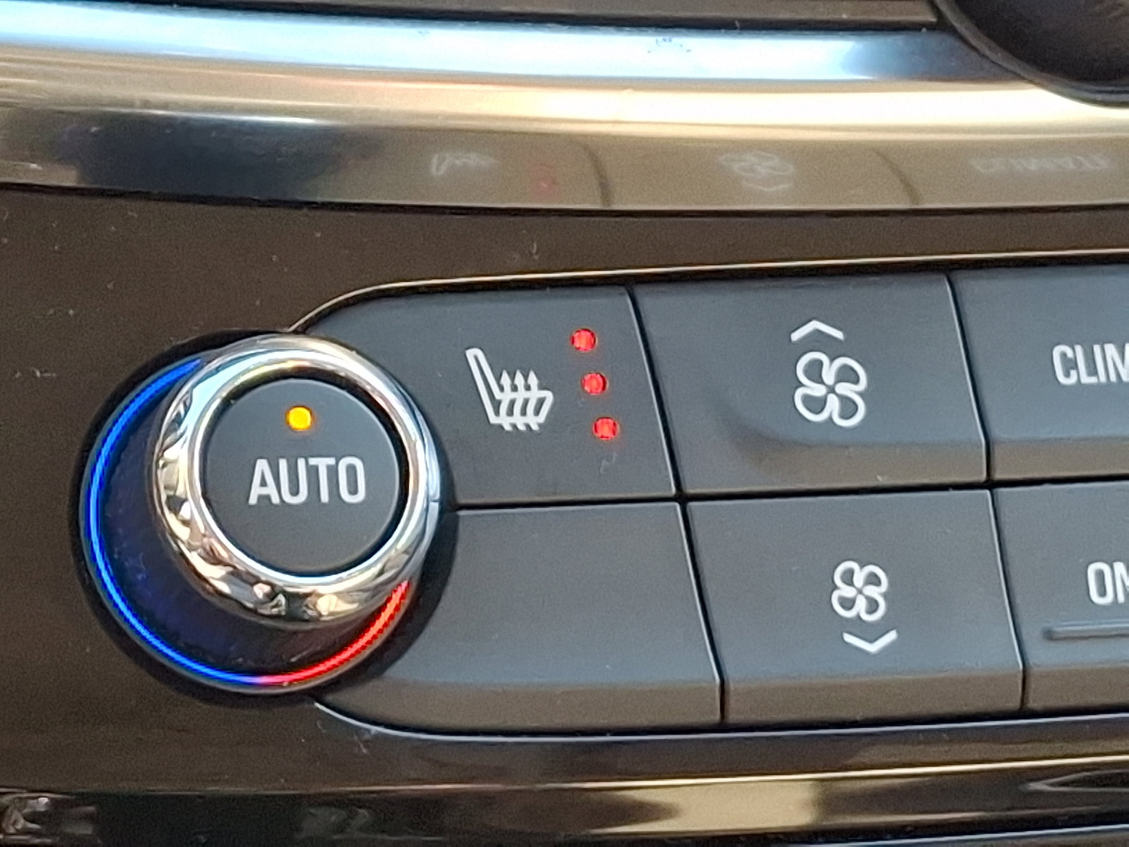 Used 2019 Buick LaCrosse Essence w/ Sights and Sounds Package image 24