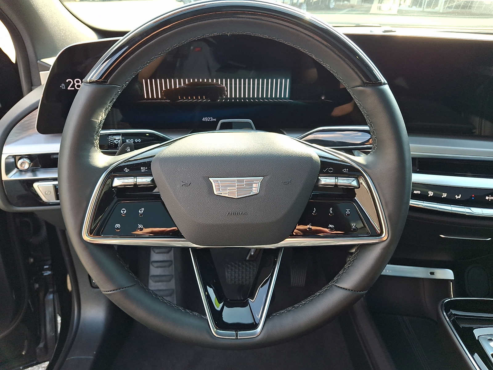 Used 2026 Cadillac Lyriq Luxury AWD/4WD image 19