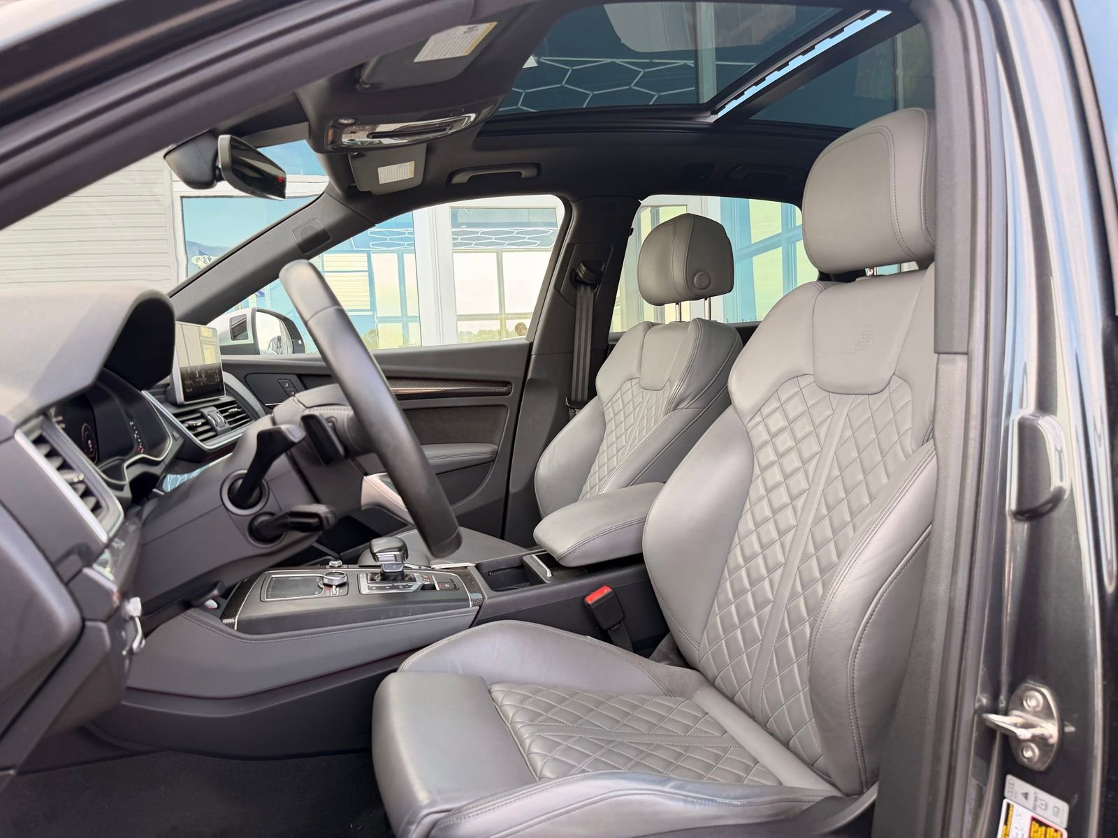 Used 2018 Audi SQ5 Prestige image 2
