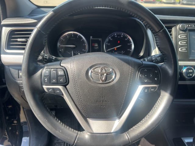 Used 2017 Toyota Highlander SE image 28