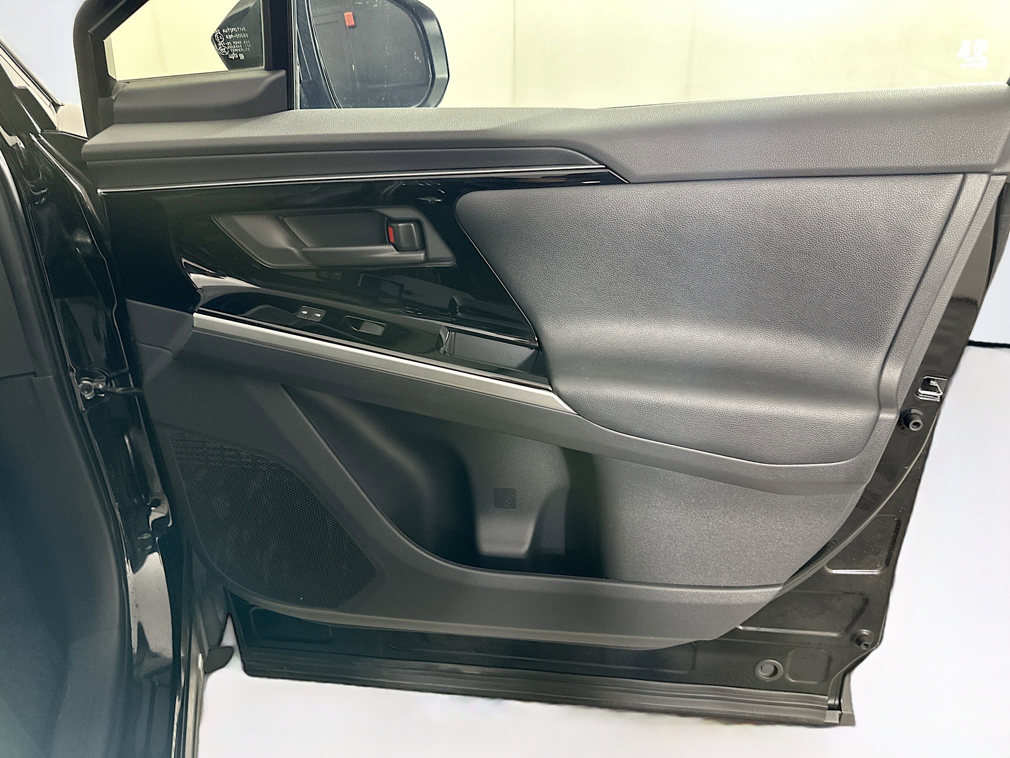 Used 2023 Toyota bZ4X XLE w/ Weather Package AWD/4WD image 31