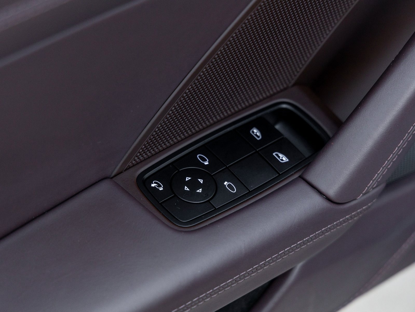 Certified 2024 Porsche 911 Turbo S w/ 911 Turbo Sportdesign Package image 22